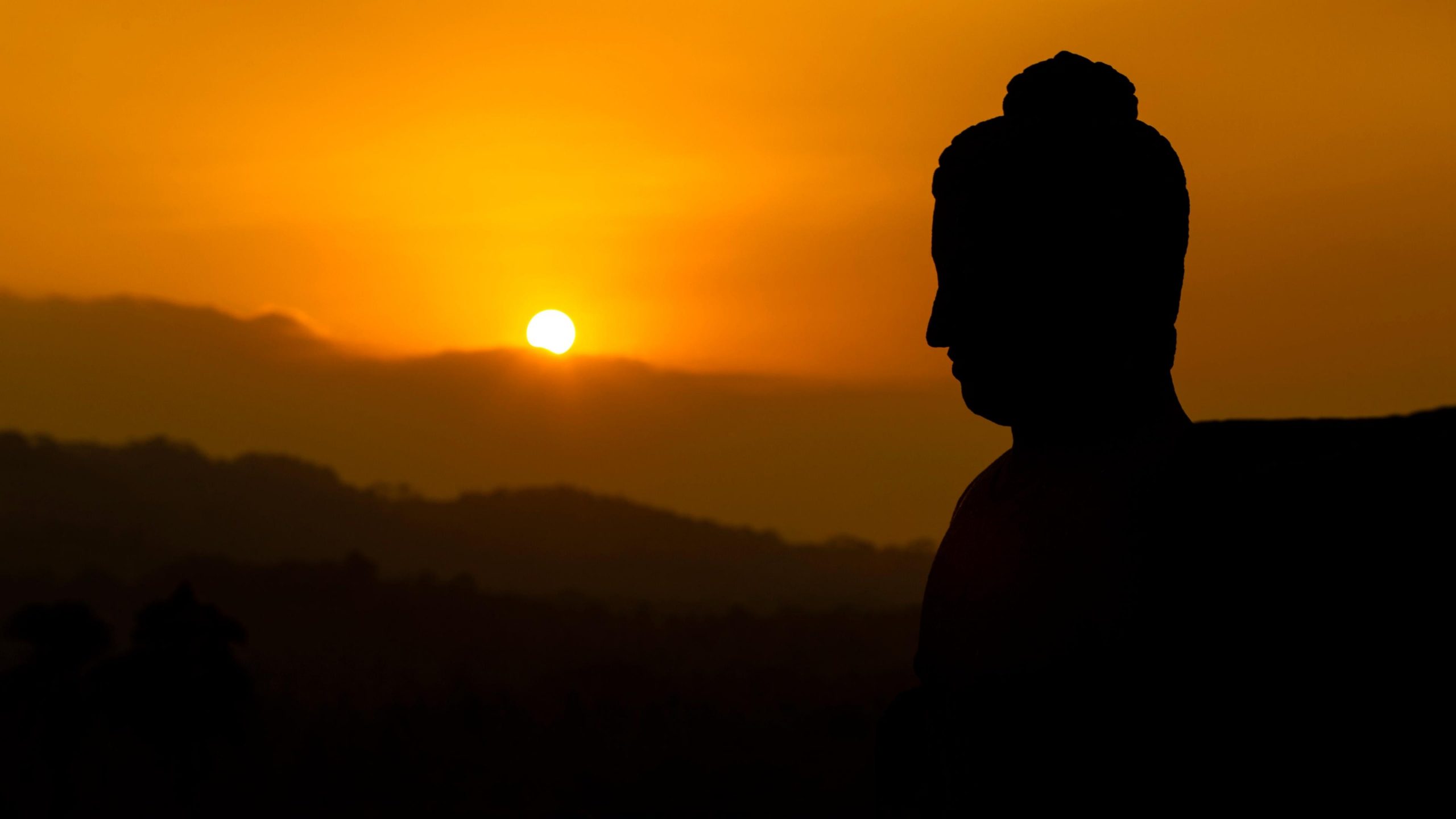 Hình ảnh Phật và mặt trời mọc