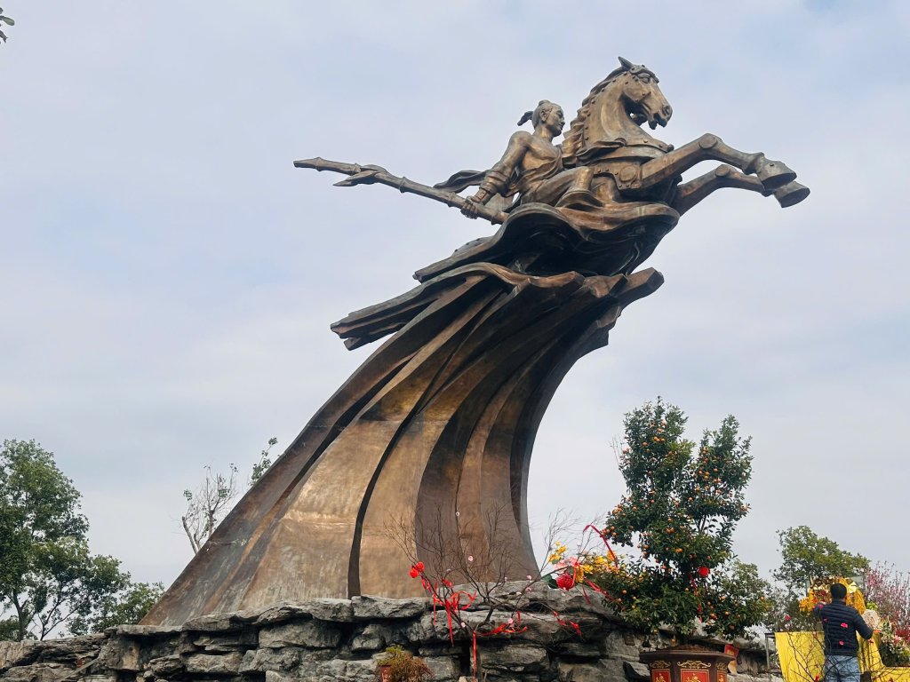 Tượng đài Thánh Gióng - Báo Cao Bằng điện tử